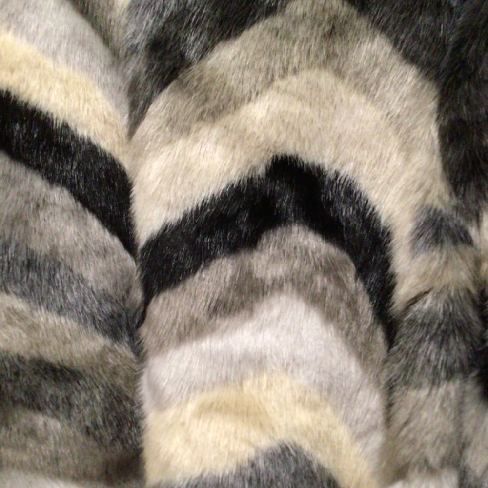 Fate Women’s Large Faux Fur Coat Retro Hidden Hook & Eye Closure Super Soft Vint View 3